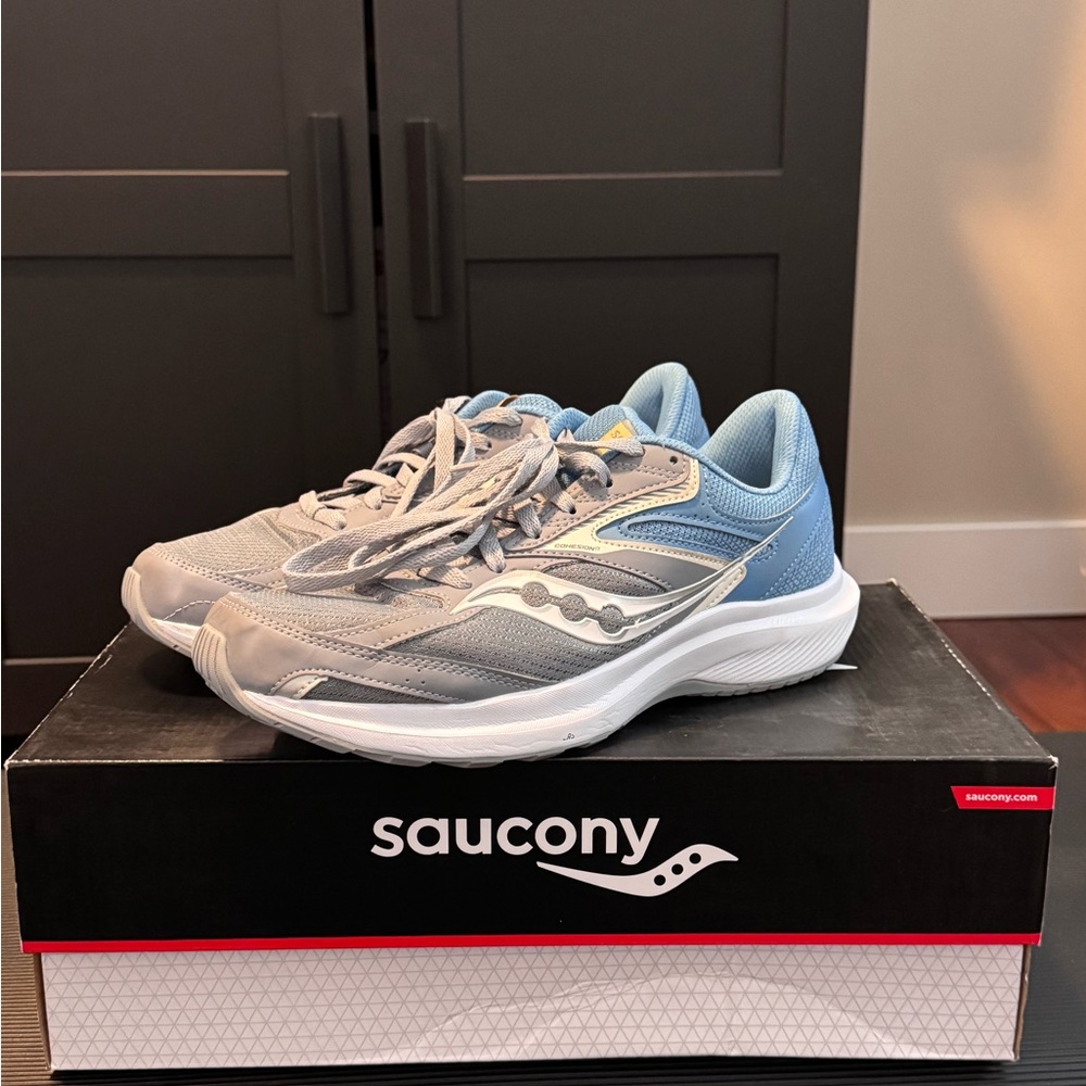 Women’s Saucony Cohesion runners